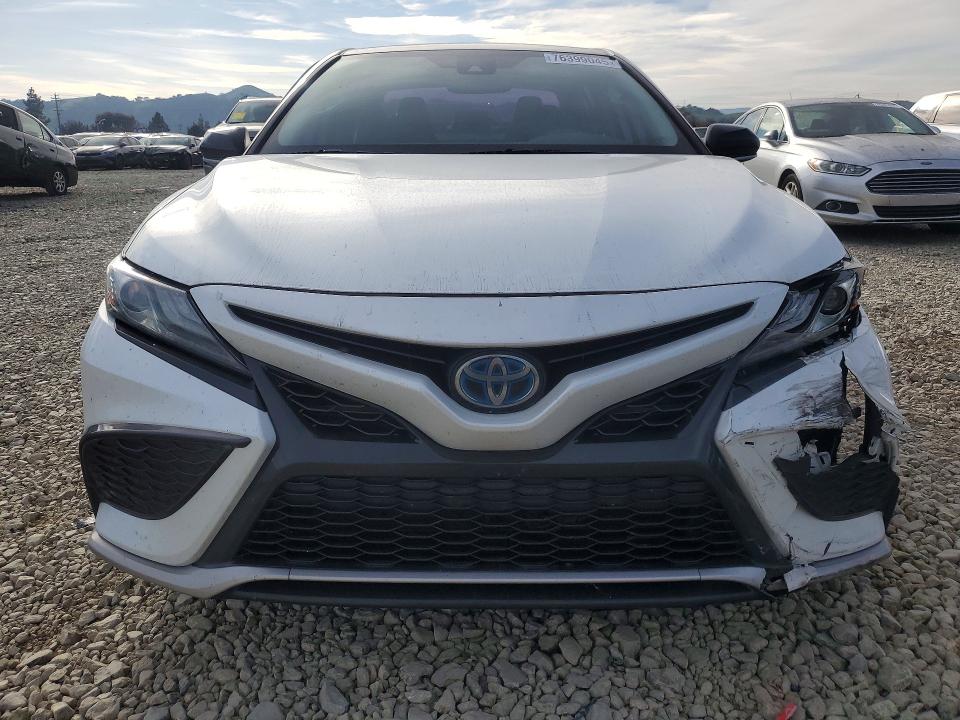 Photo 5 from auction – 2022 TOYOTA CAMRY with VIN 4T1K31AK8NU038920