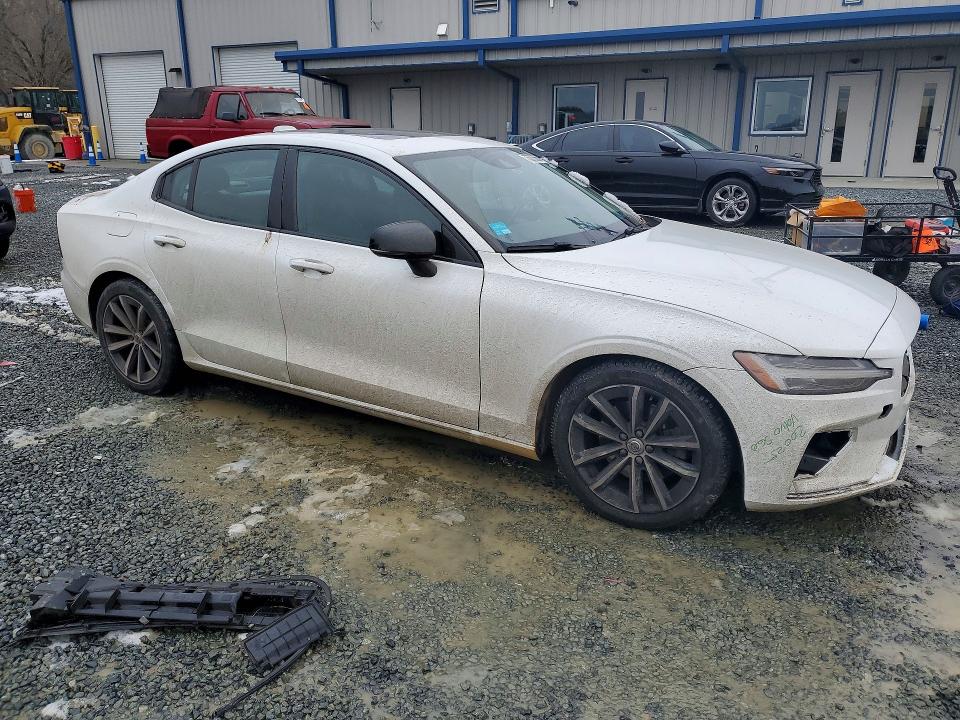 Photo 4 from auction – 2021 VOLVO S60 with VIN 7JR102FZ4MG108822
