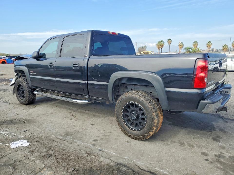 Photo 2 from auction – 2004 CHEVROLET SILVERADO with VIN 1GCHC23254F265227