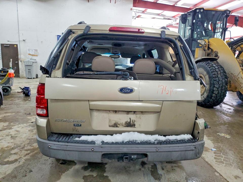 Photo 6 from auction – 2002 FORD EXPLORER with VIN 1FMDU73K32UD04491