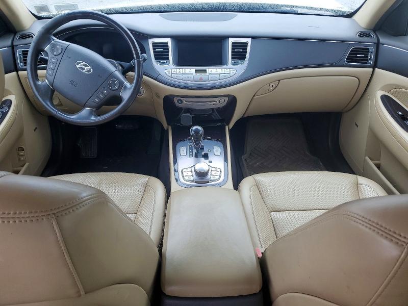 Photo 8 from auction – 2010 HYUNDAI GENESIS with VIN KMHGC4DF3AU109697