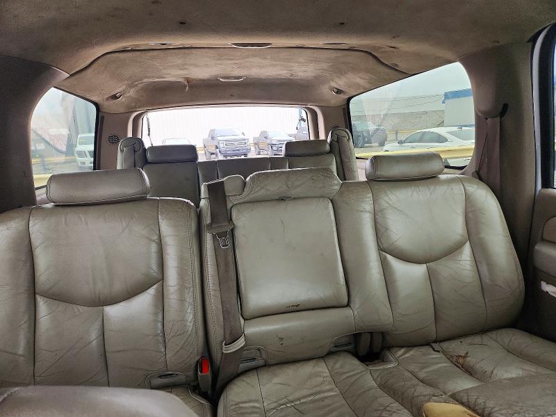 Photo 10 from auction – 2003 CHEVROLET SUBURBAN with VIN 1GNEC16Z13J181673