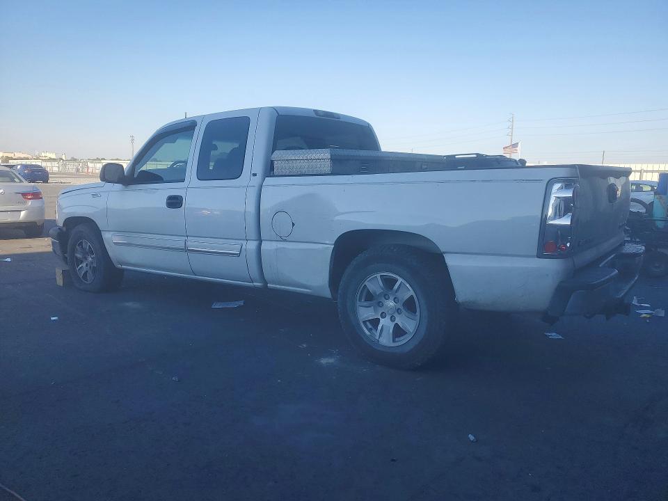 Photo 2 from auction – 2004 CHEVROLET SILVERADO with VIN 2GCEC19TX41362640