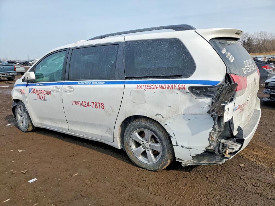 Photo 2 from auction – 2014 TOYOTA SIENNA with VIN 5TDKK3DC5ES478122