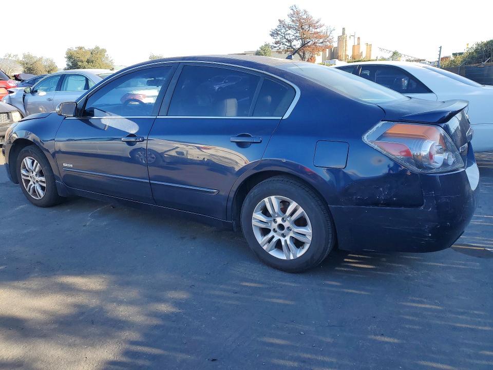 Photo 2 from auction – 2011 NISSAN ALTIMA HYBRID with VIN 1N4CL2APXBC102845