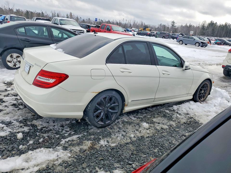 Photo 3 from auction – 2012 MERCEDES-BENZ C with VIN WDDGF8BB3CA638712