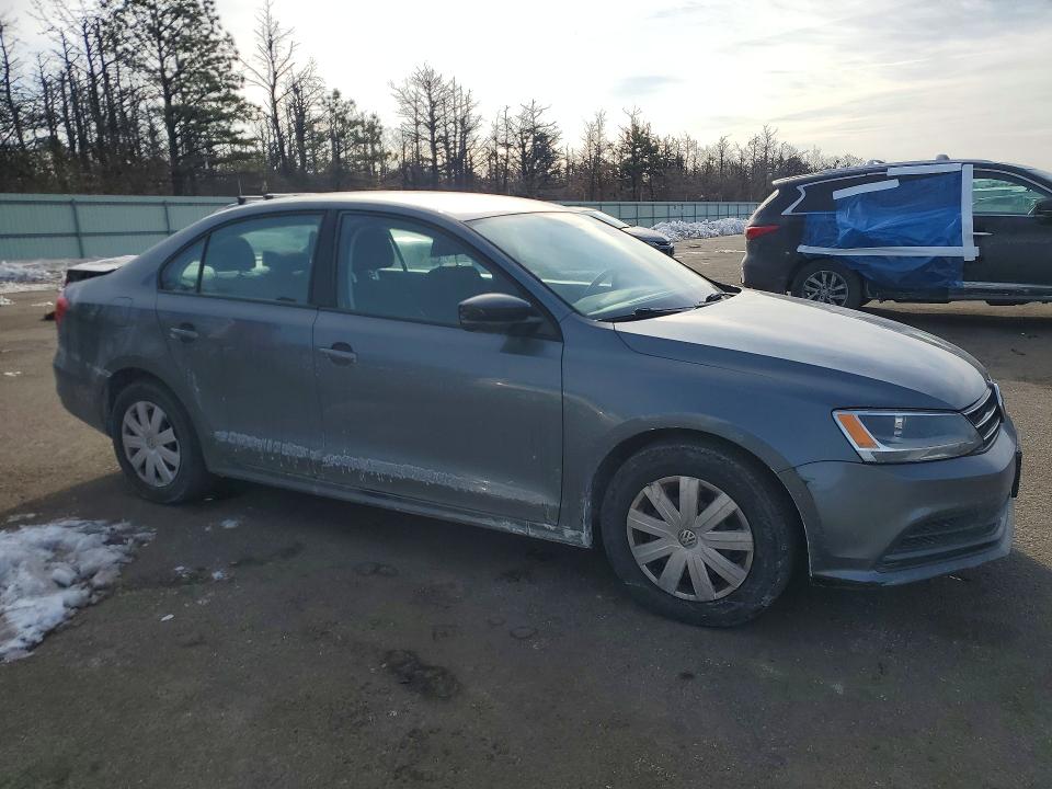 Photo 4 from auction – 2015 VOLKSWAGEN JETTA with VIN 3VW2K7AJ6FM322793