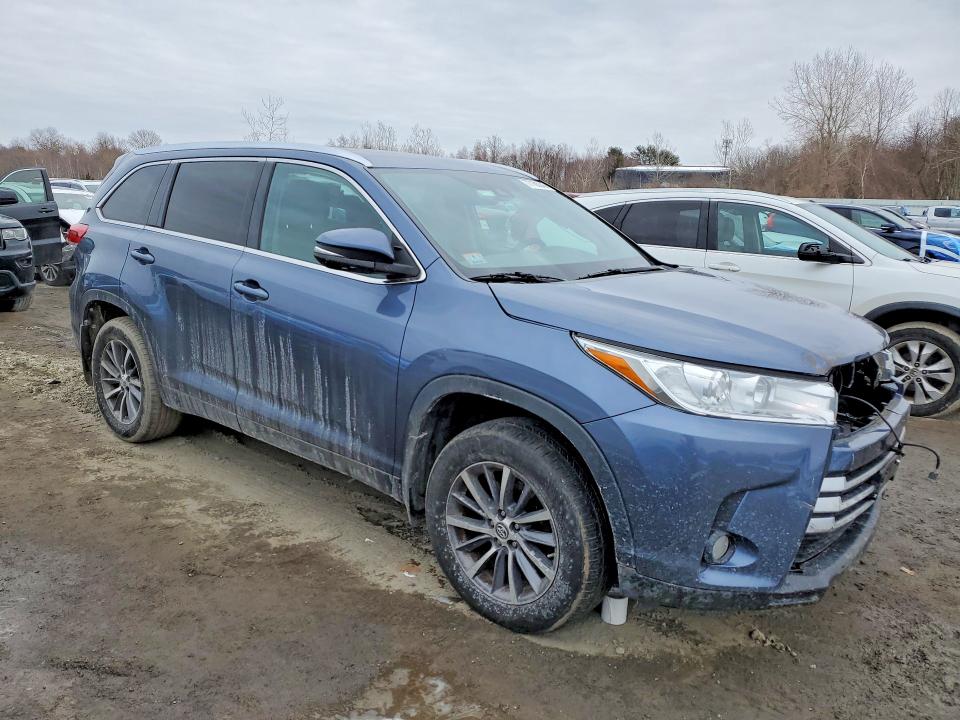 Photo 4 from auction – 2019 TOYOTA HIGHLANDER with VIN 5TDJZRFH1KS965543