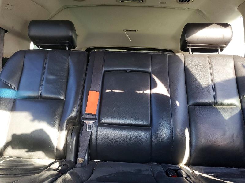 Photo 10 from auction – 2010 CHEVROLET SUBURBAN with VIN 1GNUKJE36AR129899