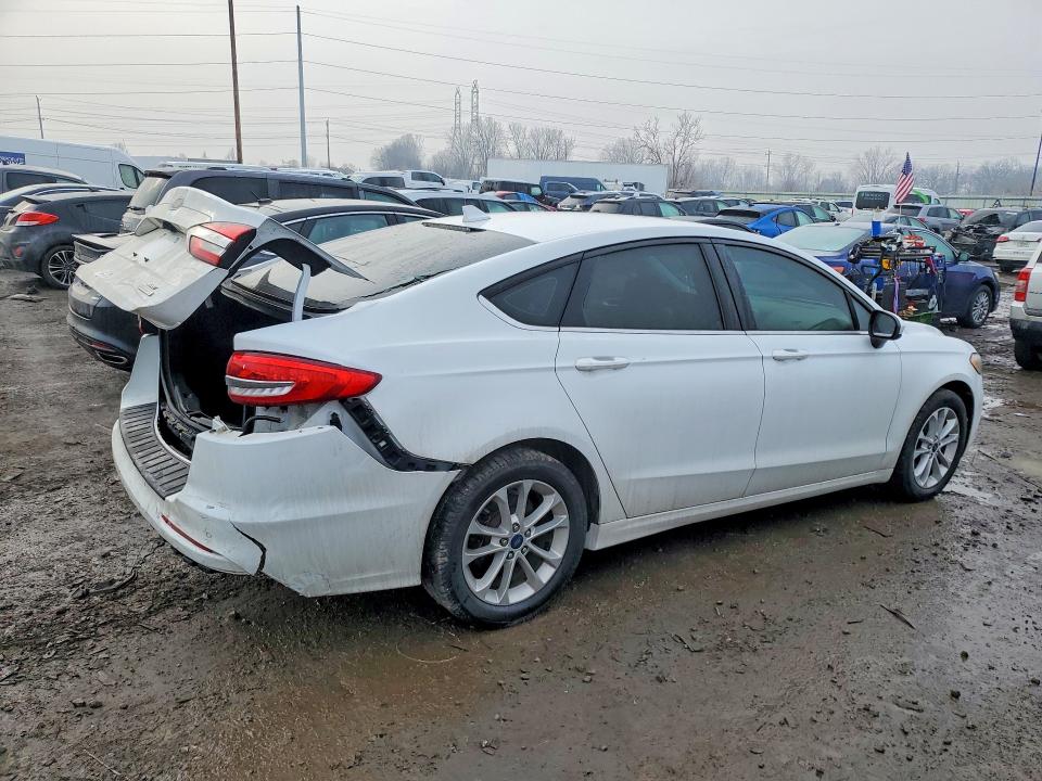 Photo 3 from auction – 2020 FORD FUSION with VIN 3FA6P0HD5LR109075