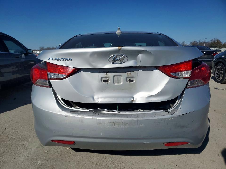 Photo 6 from auction – 2012 HYUNDAI ELANTRA with VIN 5NPDH4AE3CH149201