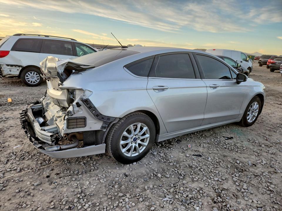 Photo 3 from auction – 2017 FORD FUSION with VIN 3FA6P0G72HR317269