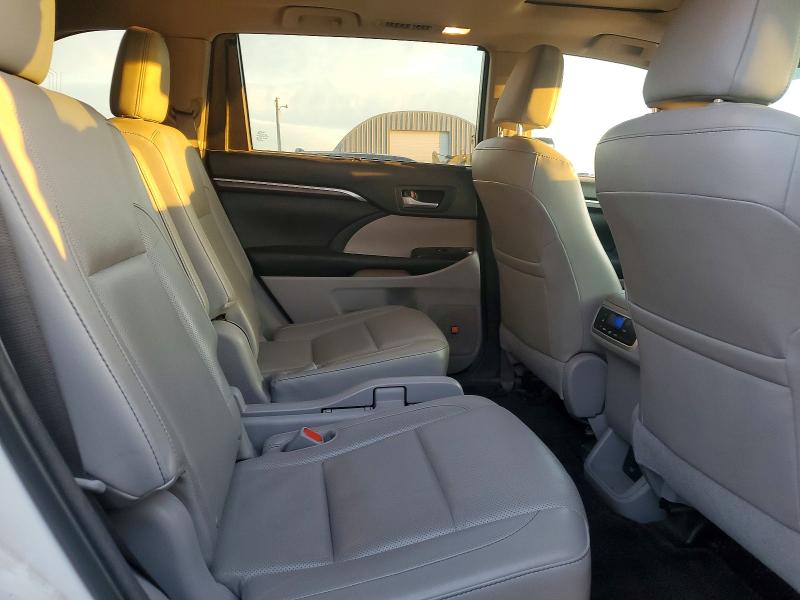 Photo 11 from auction – 2016 TOYOTA HIGHLANDER with VIN 5TDDKRFH2GS247704
