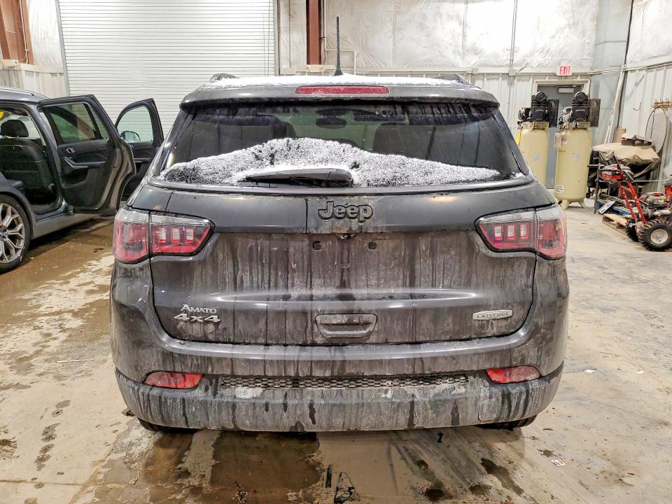 Photo 6 from auction – 2018 JEEP COMPASS with VIN 3C4NJDBB0JT239531