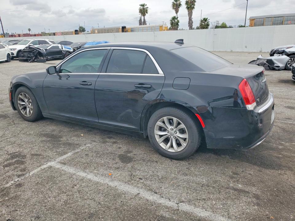 Photo 2 from auction – 2015 CHRYSLER 300 with VIN 2C3CCAAG8FH864342