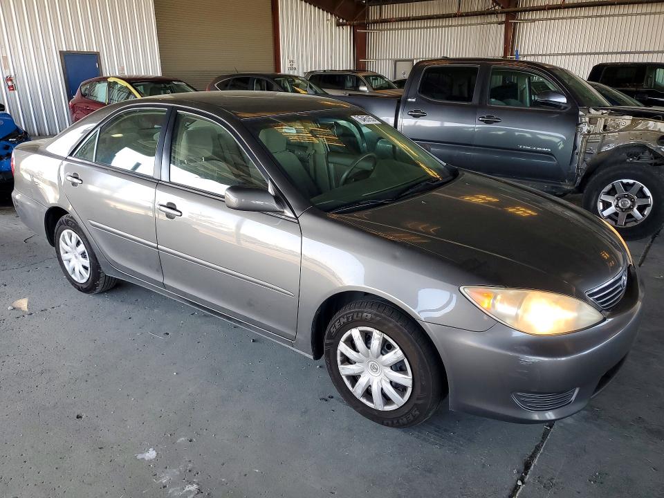 Photo 4 from auction – 2005 TOYOTA CAMRY LE with VIN 4T1BE32K95U548147