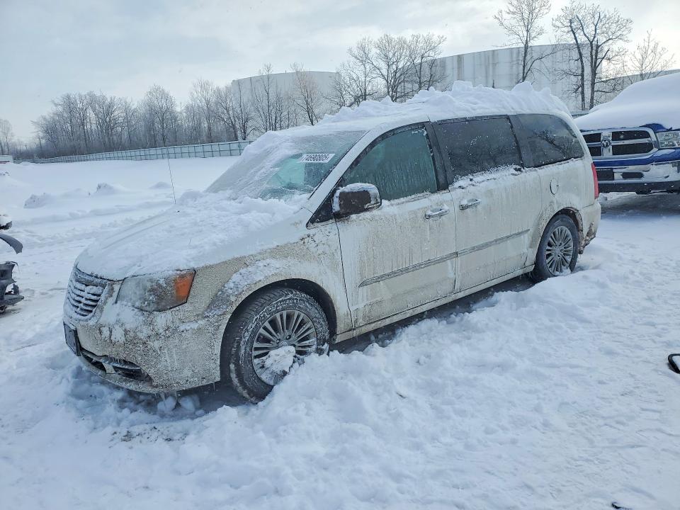 Photo 1 from auction – 2016 CHRYSLER TOWN & COU with VIN 2C4RC1CG1GR194163