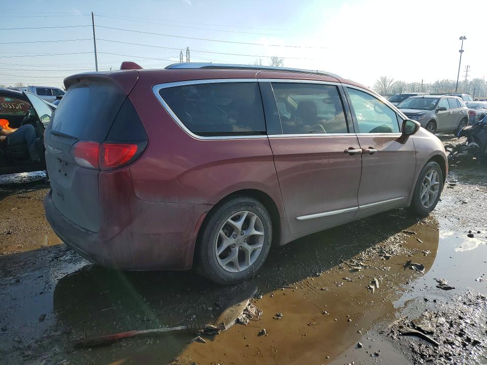 Photo 3 from auction – 2018 CHRYSLER PACIFICA with VIN 2C4RC1EG6JR286888
