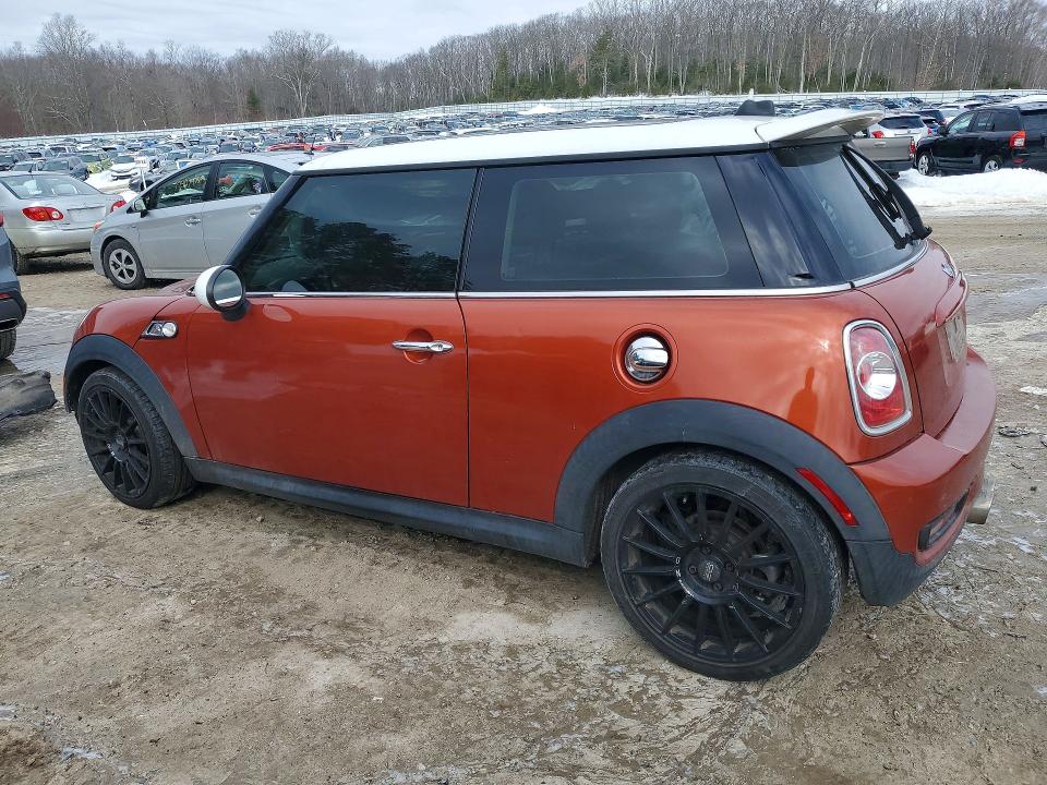 Photo 2 from auction – 2011 MINI COOPER with VIN WMWSV3C55BTY24559