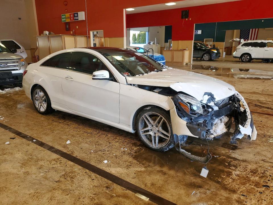 Photo 4 from auction – 2016 MERCEDES-BENZ E 400 4MAT with VIN WDDKJ6HB1GF326241