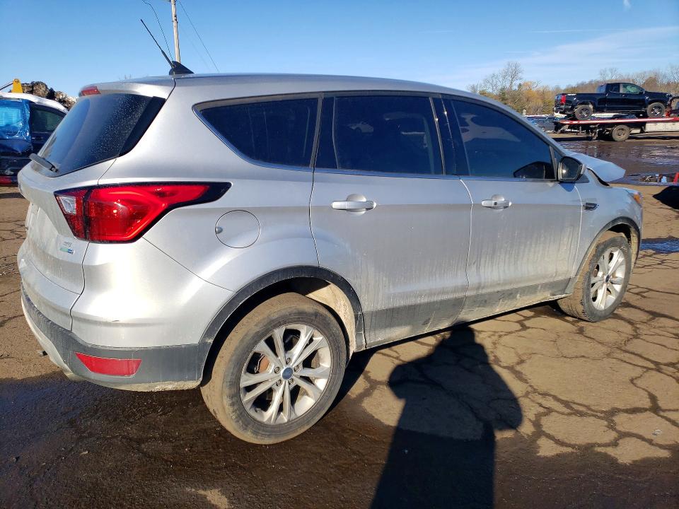 Zdjęcie 3 z aukcji – 2019 FORD ESCAPE z VIN 1FMCU9GD9KUB67155