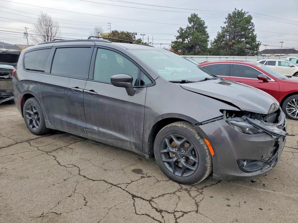 Photo 4 from auction – 2018 CHRYSLER PACIFICA with VIN 2C4RC1EGXJR227889