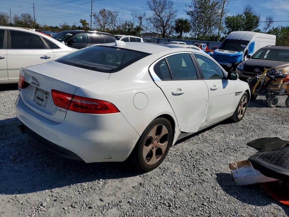 Photo 3 from auction – 2017 JAGUAR XE with VIN SAJAR4BNXHA952411