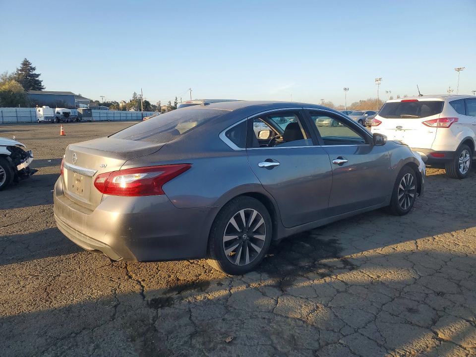 Photo 3 from auction – 2018 NISSAN ALTIMA 2.5 with VIN 1N4AL3AP1JC156157