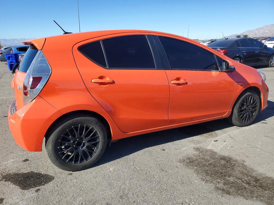 Photo 3 from auction – 2013 TOYOTA PRIUS C with VIN JTDKDTB37D1047340