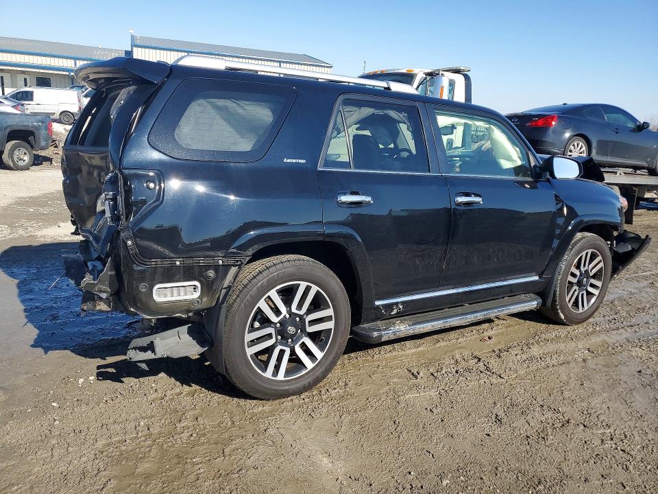 Photo 3 from auction – 2018 TOYOTA 4RUNNER SR with VIN JTEBU5JR6J5568714