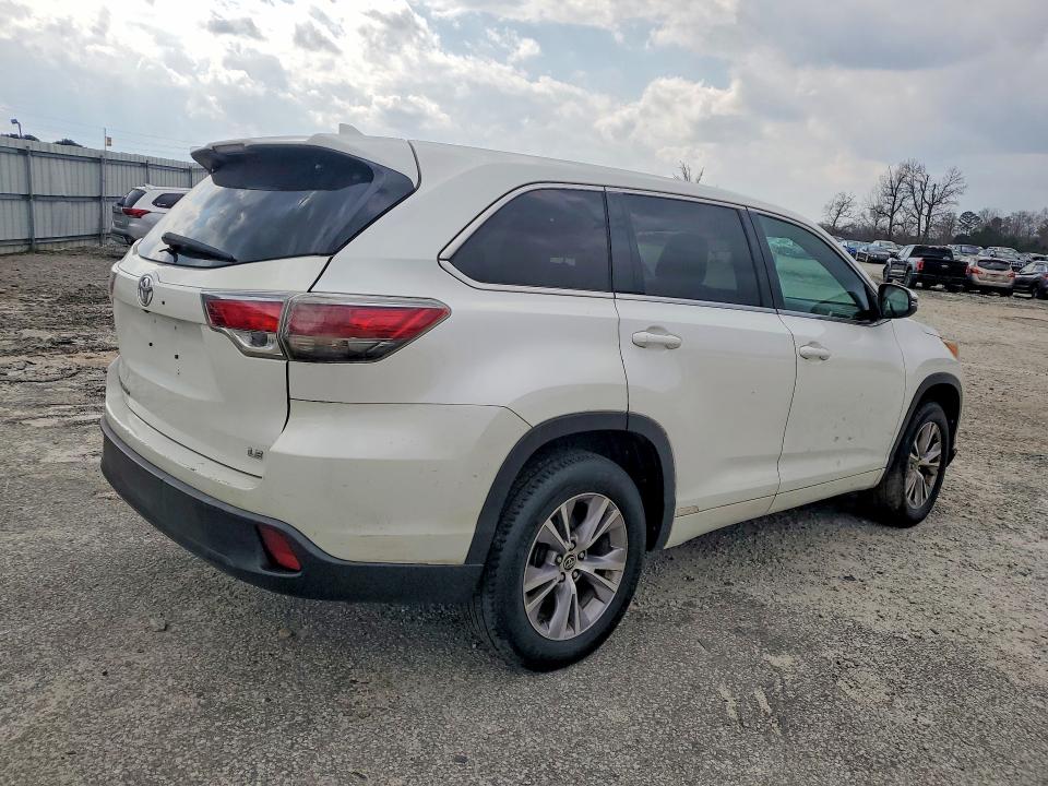 Photo 3 from auction – 2016 TOYOTA HIGHLANDER with VIN 5TDZKRFH2GS145387
