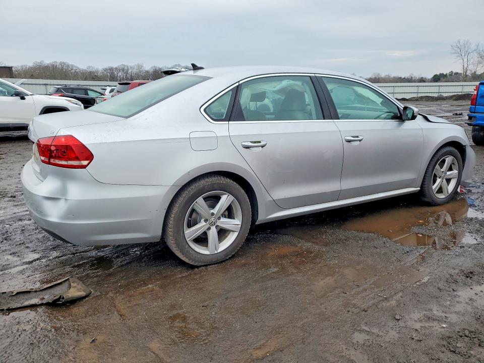 Photo 3 from auction – 2013 VOLKSWAGEN PASSAT with VIN 1VWBP7A37DC136553