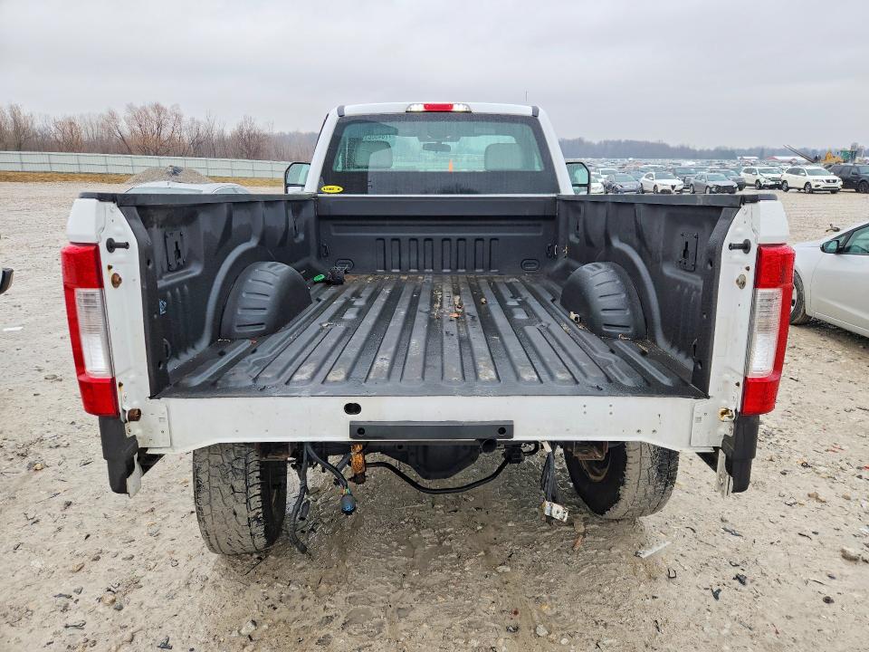 Photo 6 from auction – 2017 FORD F350 with VIN 1FTRF3BT6HEE54704