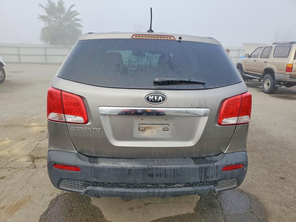 Photo 6 from auction – 2011 KIA SORENTO with VIN 5XYKT3A13BG006946