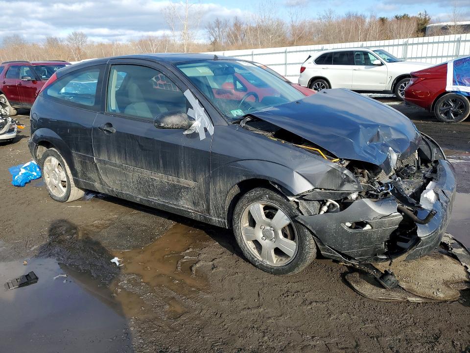Photo 4 from auction – 2005 FORD FOCUS with VIN 3FAHP31N45R114526