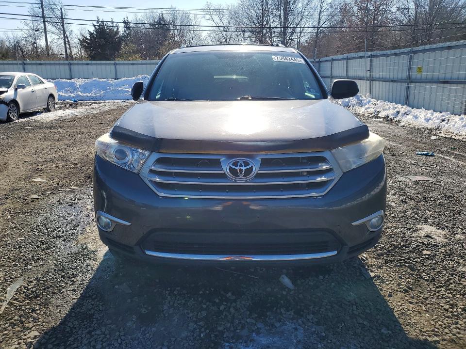 Фото 5 с аукциона – 2013 TOYOTA HIGHLANDER с VIN 5TDBK3EH3DS184985