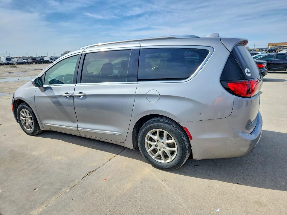 Photo 2 from auction – 2020 CHRYSLER PACIFICA with VIN 2C4RC1BG1LR133262