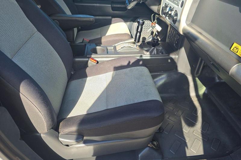Photo 5 from auction – 2013 TOYOTA FJ CRUISER with VIN JTEBU4BF4DK161883