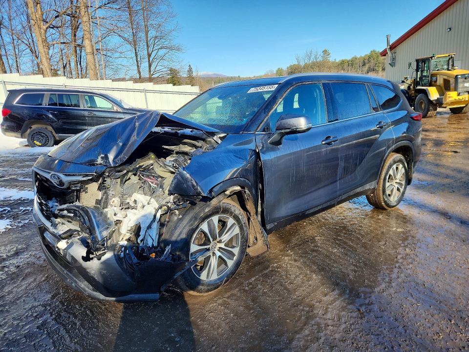 TOYOTA HIGHLANDER 2022 with VIN 5TDGZRBH8NS222267 - Photo from auction