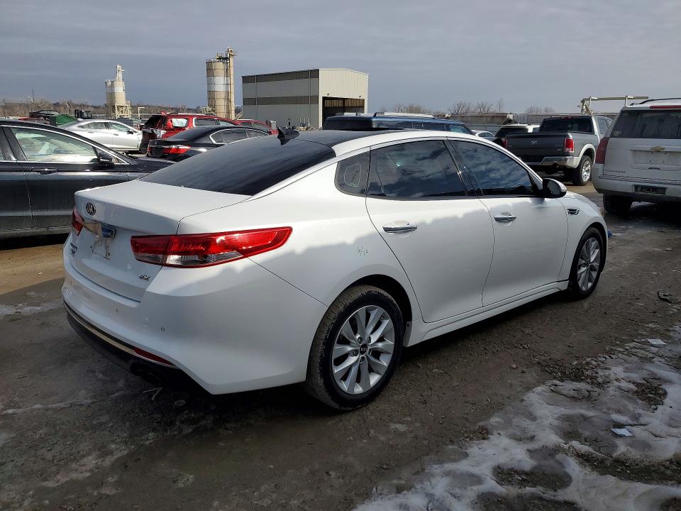 Photo 3 from auction – 2016 KIA OPTIMA with VIN 5XXGU4L38GG004841