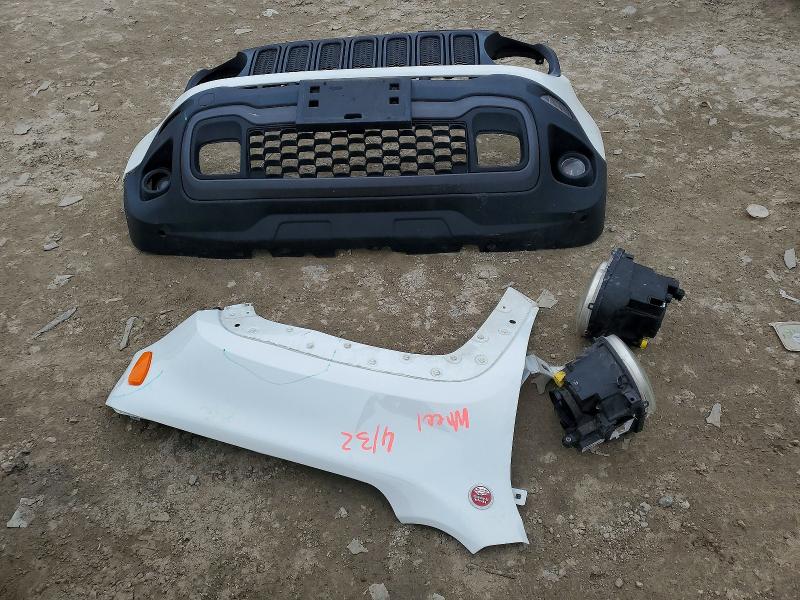 Photo 13 from auction – 2016 JEEP RENEGADE with VIN ZACCJBCT7GPD24353