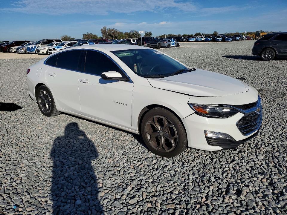 Photo 4 from auction – 2020 CHEVROLET MALIBU with VIN 1G1ZD5ST1LF105964