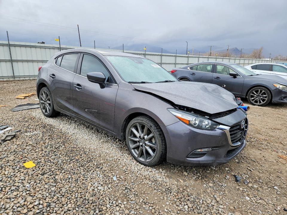 Photo 4 from auction – 2018 MAZDA 3 with VIN 3MZBN1L39JM215331