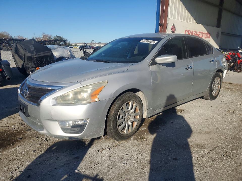 NISSAN ALTIMA 2.5 2015 with VIN 1N4AL3AP2FN889989 - Photo from auction