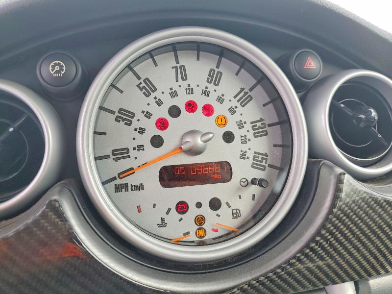 Photo 9 from auction – 2005 MINI COOPER S with VIN WMWRE33495TD95374