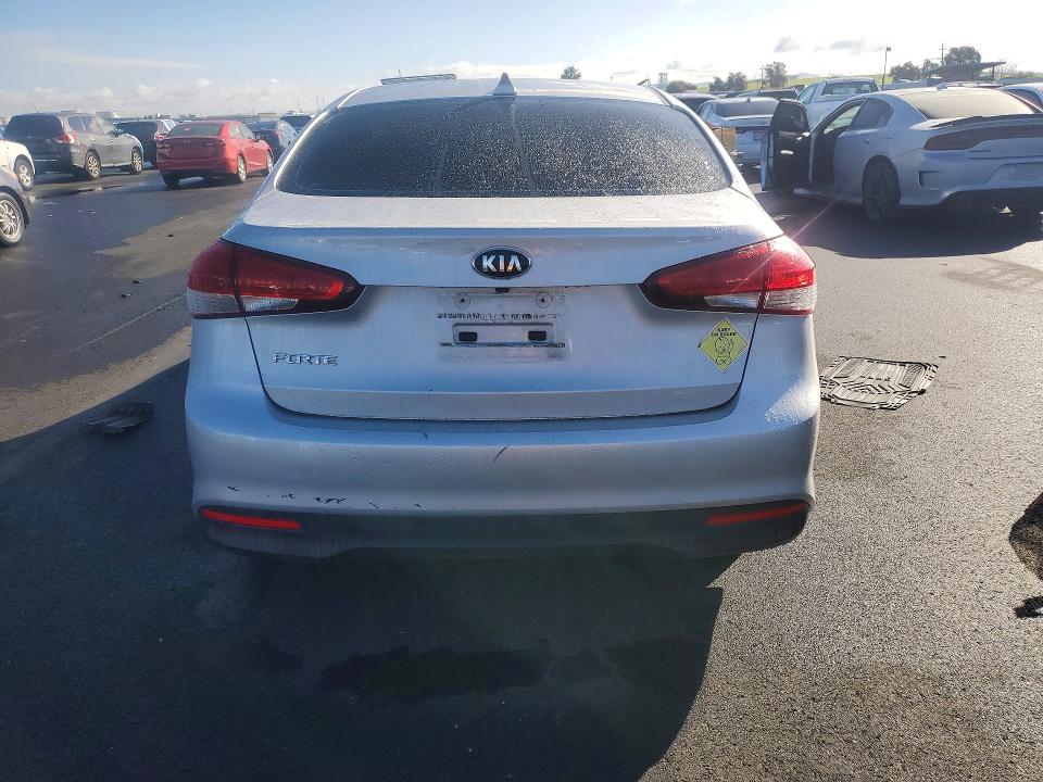 Photo 6 from auction – 2018 KIA FORTE with VIN 3KPFL4A70JE269595