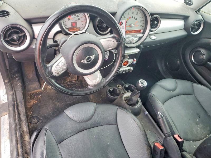 Photo 8 from auction – 2010 MINI COOPER with VIN WMWMF3C5XATZ28128