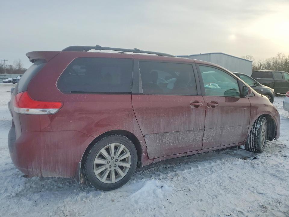 Photo 3 from auction – 2013 TOYOTA SIENNA LE with VIN 5TDJK3DC4DS065859