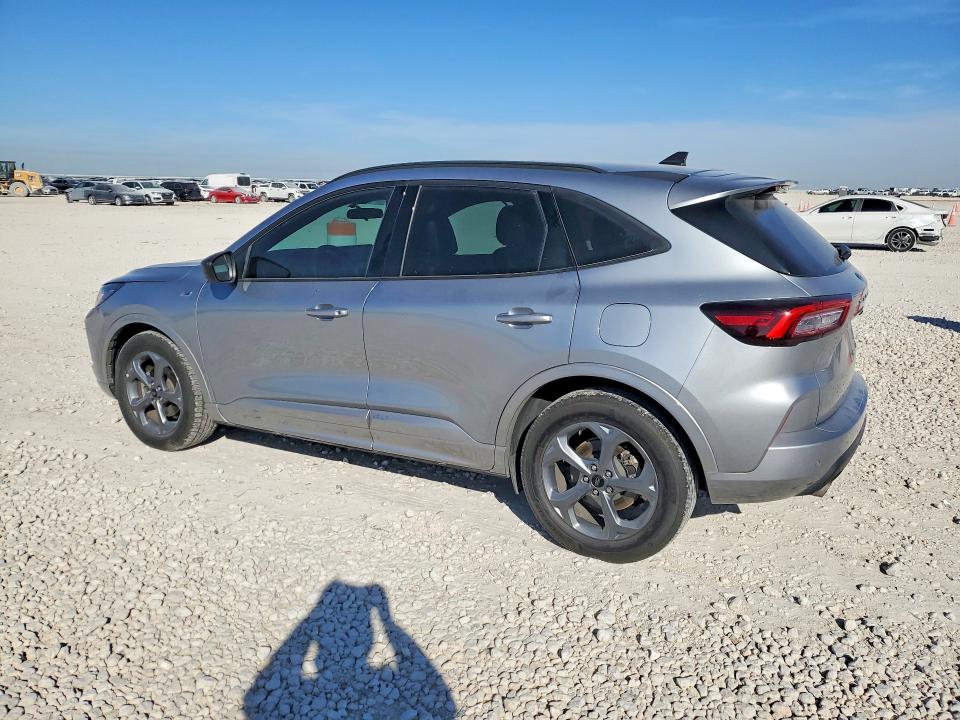 Photo 2 from auction – 2023 FORD ESCAPE with VIN 1FMCU0MN0PUA71754