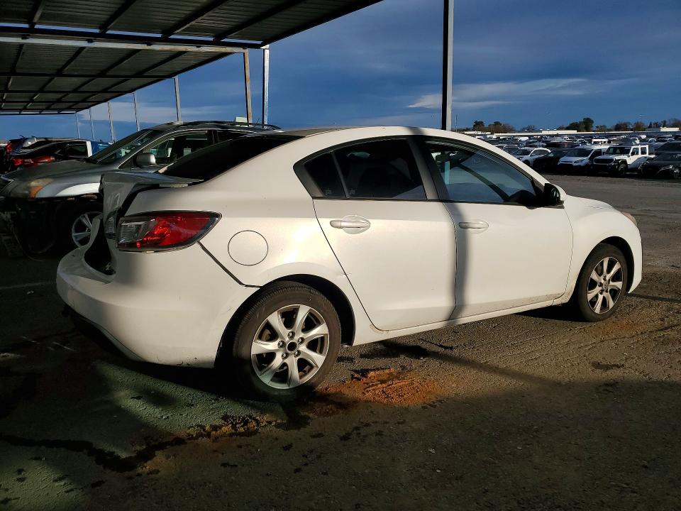 Photo 3 from auction – 2011 MAZDA 3 with VIN JM1BL1VG7B1425613